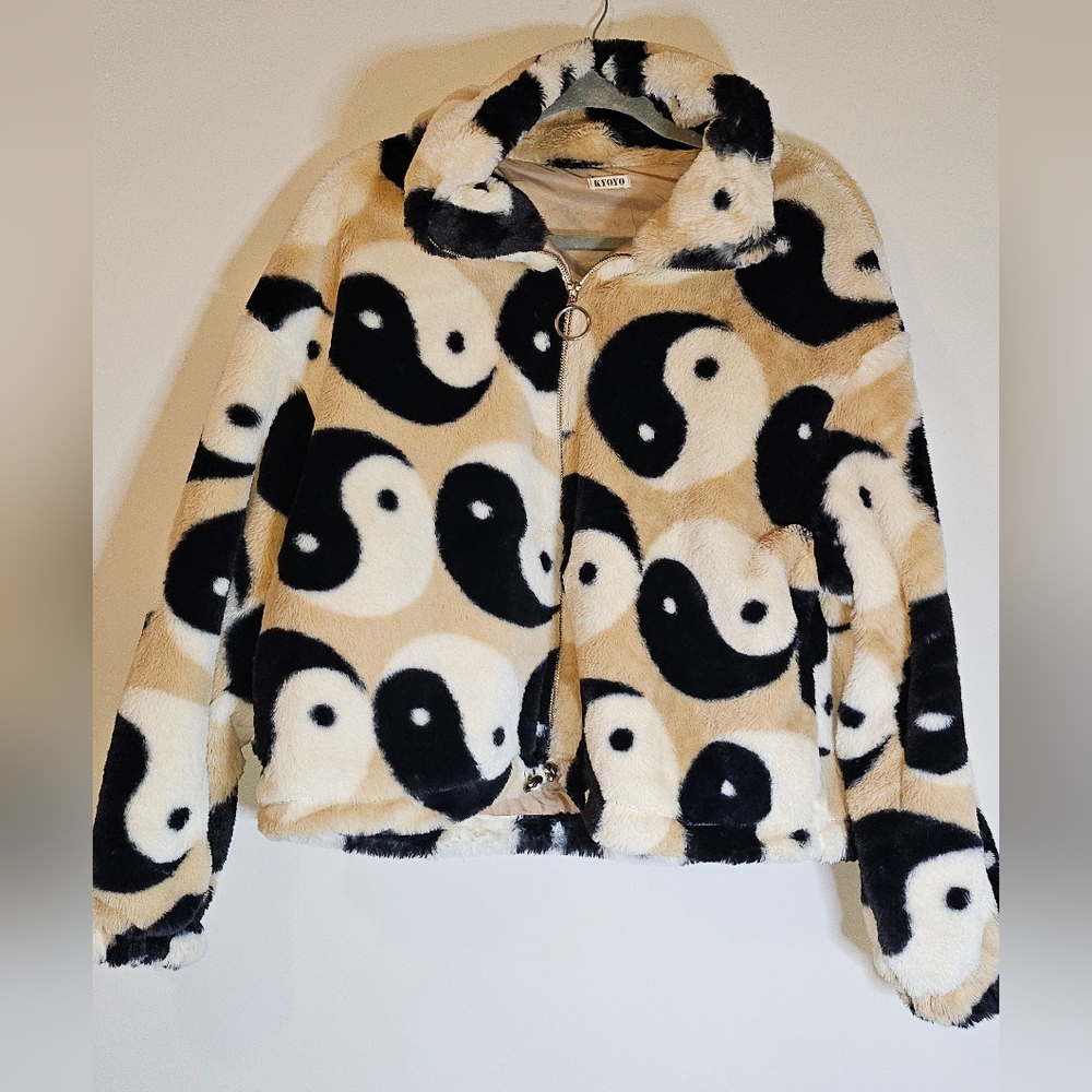 Kyoyo Furry Ying Yang Jacket